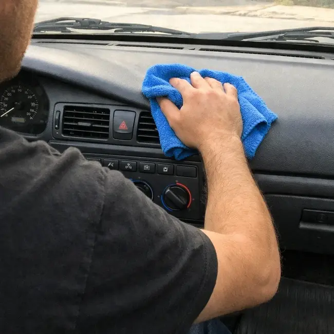 تمیز کردن داشبورد