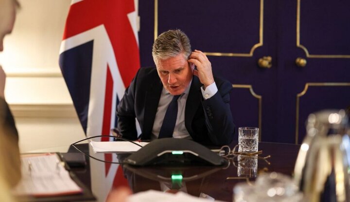 نخست وزیر انگلیس علیه چت‌بات‌ها و اینترنت اقدام کرد