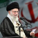 اهدای پرچم گنبد حرم مطهر حسینی، برای تکریم و بدرقه پیکر رهبر انقلاب+ عکس اهدای پرچم گنبد حرم مطهر حسینی، برای تکریم و بدرقه پیکر رهبر انقلاب+ عکس