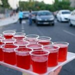 برای ۱۰۰ نفر شربت چند کیلو شکر لازم است؟؛ راهنمای کامل مقدار شکر برای انواع شربت نذری و مجلسی برای ۱۰۰ نفر شربت چند کیلو شکر لازم است؟؛ راهنمای کامل مقدار شکر برای انواع شربت نذری و مجلسی