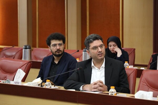 تعریف ۲۰۰۰ پایان‌نامه با مشارکت پژوهشگران ایرانی و استادان خارجی