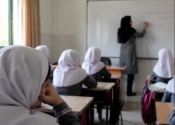 واکنش کاربران خبرآنلاین به ضعف آموزش؛ دانش‌آموزان امیدی به آینده ندارند مشکل فقط مدرسه نیست/ از روزی که منزلت معلم از بین رفت سراشیبی آموزش آغاز شد