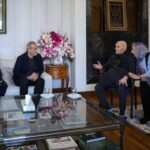 پزشکیان با یکی از مفاخر علوم پزشکی کشور دیدار کرد پزشکیان با یکی از مفاخر علوم پزشکی کشور دیدار کرد
