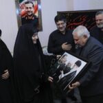 دیدار اعضای دفتر حفظ ونشر آثار رهبر شهید با خانواده سرلشکر شهیدسلیمانی دیدار اعضای دفتر حفظ ونشر آثار رهبر شهید با خانواده سرلشکر شهیدسلیمانی