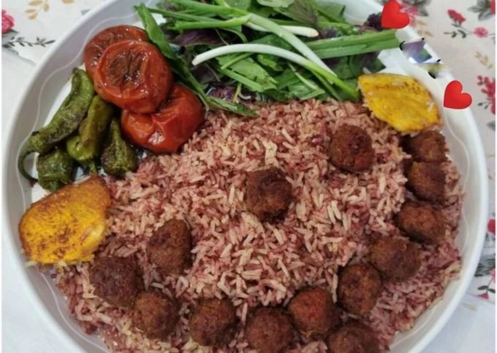 سماق‌پلو؛ غذای سنتی با رنگ و طعم متفاوت مهمان سفره‌های خاص