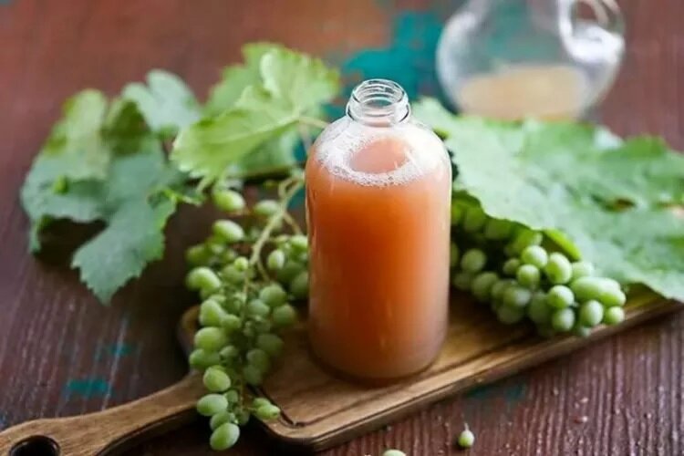 طرز تهیه آبغوره خانگی بدون جوشاندن | بهترین نوع غوره برای آبغوره؛ اگر آبغوره کپک زد چه کنیم؟