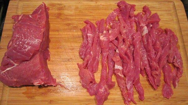طرز تهیه غذای اشراف زادگان روسی با فیله گوساله و خامه ترش