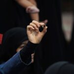 ما از حلقه‌های‌ ازدواج‌مان، حلقه‌ دار می‌سازیم بر گردن ترامپ