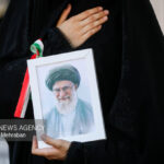 نماز شب اول قبر چگونه خوانده می‌شود؟ زمان اقامه نماز رهبر شهید