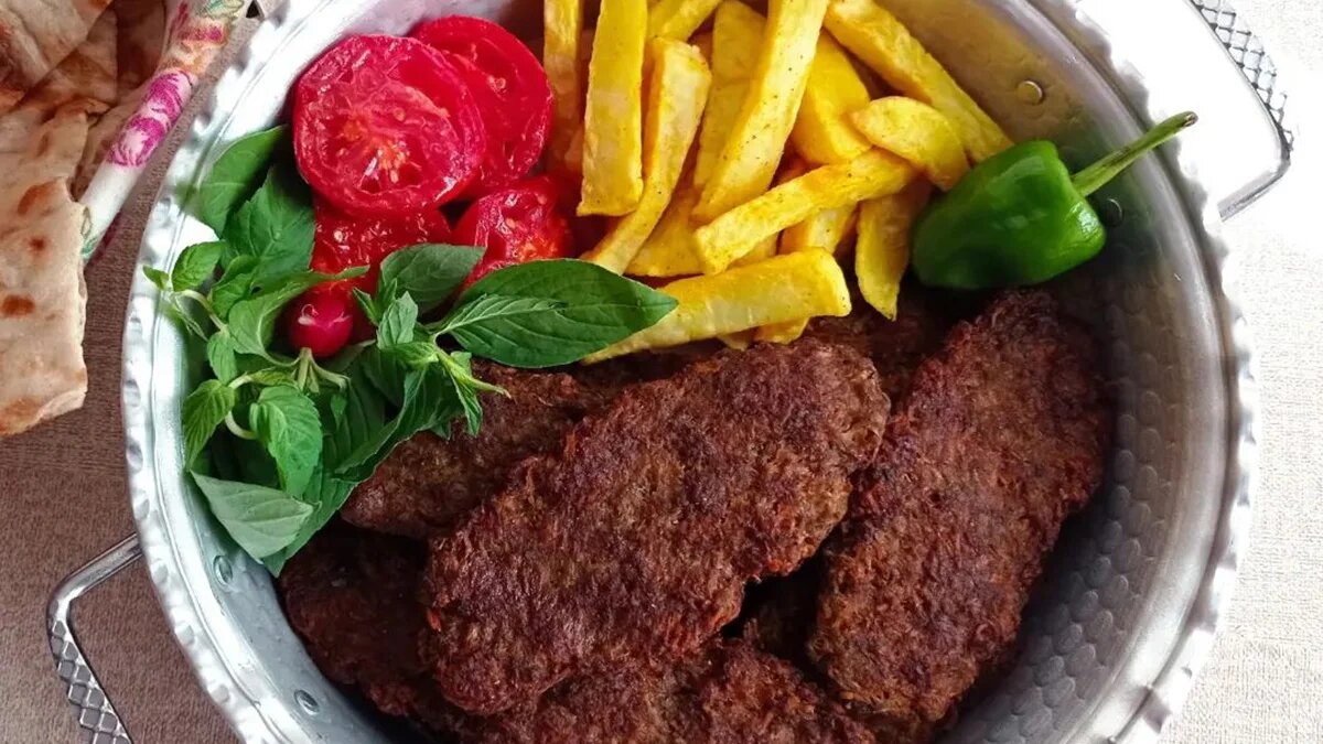 چرا کتلت وا می‌رود؟؛ ۹ راز کتلت ترد و خوشمزه آشپزهای حرفه‌ای + روش تهیه کتلک ایرانی پسند