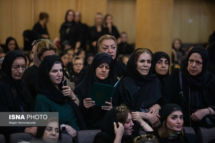 چهرههای سینما، ورزش، هنر و فرهنگ در مجلس یادبود اکبر عبدی/ از علی دایی و فردوسیپور تا پرستویی و جبلی از آوازخوانی اصفهانی تا سخنرانی جبلی، طهماسب، پرستویی و داودی