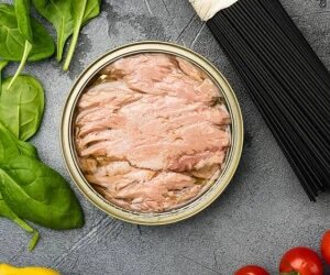 تاکنون طعم تن ماهی را با قارچ و سیب زمینی سرخ شده امتحان کرده اید؟ تاکنون طعم تن ماهی را با قارچ و سیب زمینی سرخ شده امتحان کرده اید؟