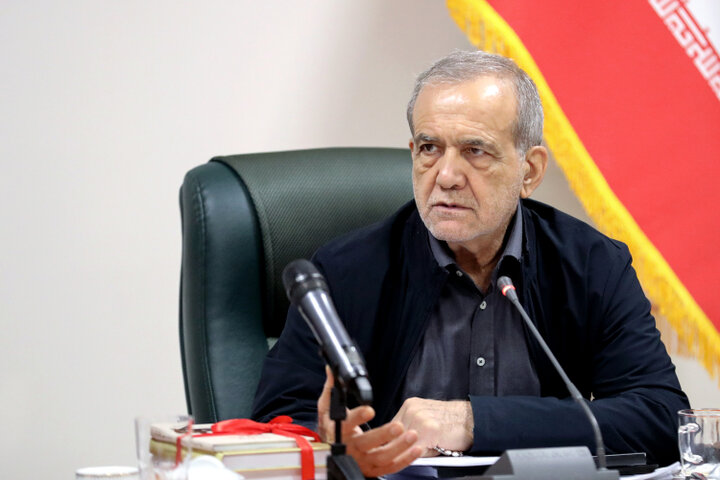 تجلیل رئیس جمهور از ۱۲ نام‌آور پزشکی ایران در آستانه روز پزشک