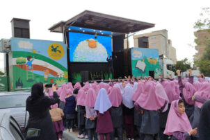 تماشاخانه سیار کانون مهمان ۴۰ منطقه روستایی و کم برخوردار استان اردبیل