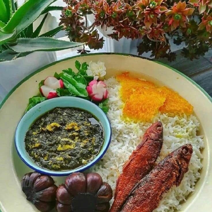 خورشت تُرشِ تَره با ماهی کولی؛ اگر سیر ترشی ندارید این غذا را درست نکنید