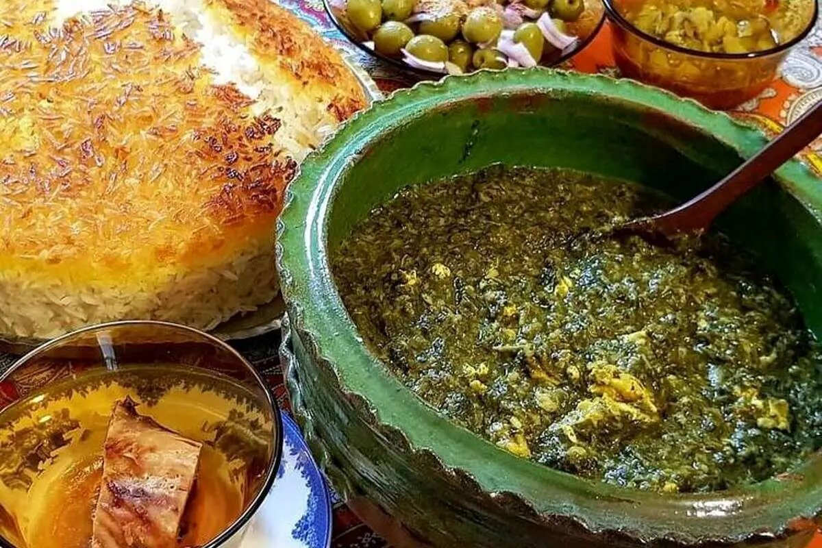 خورشت تُرشِ تَره با ماهی کولی؛ اگر سیر ترشی ندارید این غذا را درست نکنید