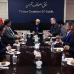 عارف: دولت آماده واگذاری اختیارات بازار به اصناف است عارف: دولت آماده واگذاری اختیارات بازار به اصناف است