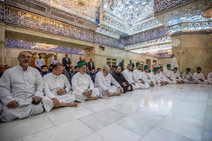 غبار روبی حرم امام حسین (ع) در آستانه ولادت پیامبر (ص) غبار روبی حرم امام حسین (ع) در آستانه ولادت پیامبر (ص)