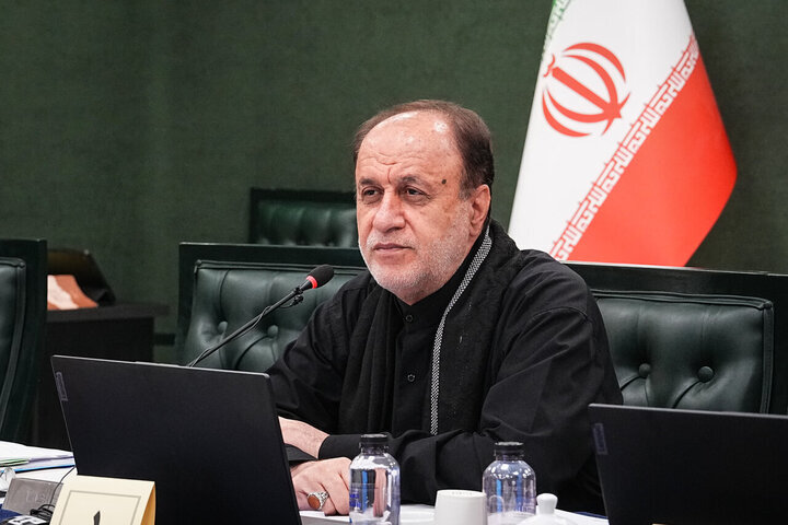 نباید درباره بنزین گامی برداشته شود که وضعیت جامعه را بر هم بزند