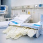 هشدار تولیدکنندگان: واردات دستکش پزشکی، تولید داخل را زمینگیر میکند هشدار تولیدکنندگان: واردات دستکش پزشکی، تولید داخل را زمینگیر میکند