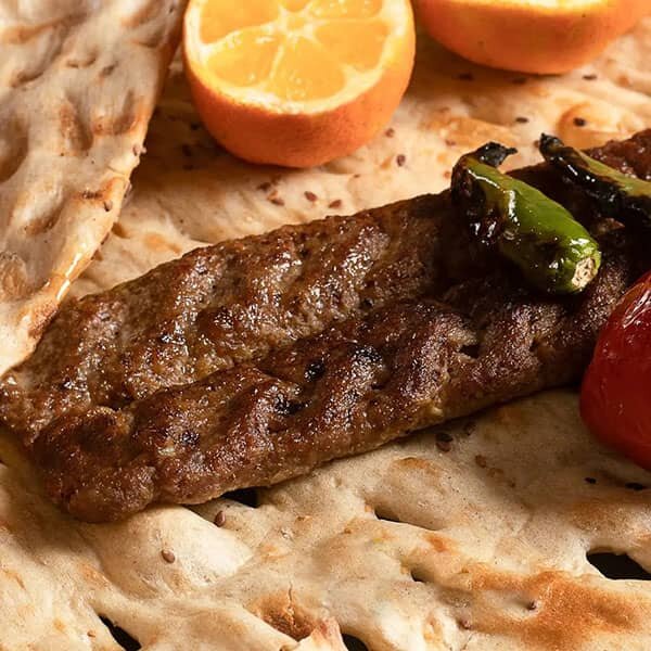 کباب کوبیده بازاری؛ تکنیکهایی که رستورانها پنهان میکنند! کباب کوبیده بازاری؛ تکنیکهایی که رستورانها پنهان میکنند!
