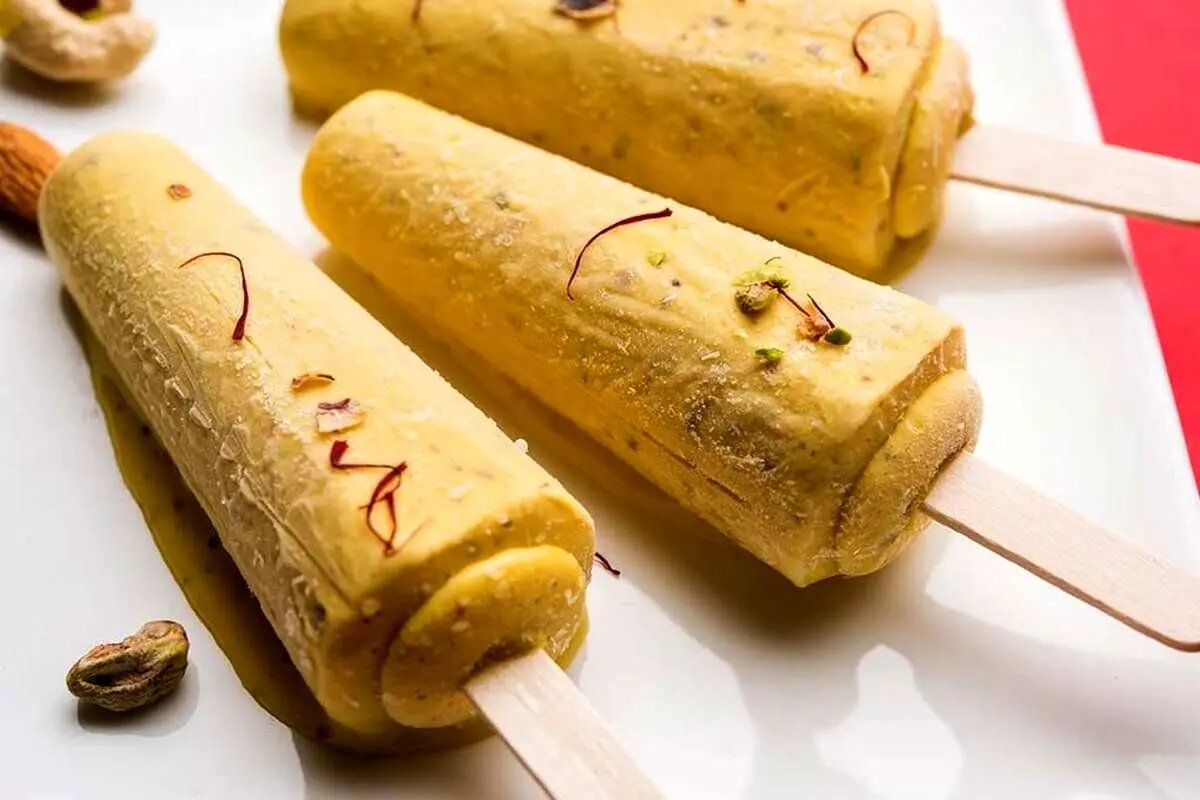 «کولفـی» دسر سنتی هند؛ طرز تهیه ۶ مدل بستنی بدون دردسر همزدن «کولفـی» دسر سنتی هند؛ طرز تهیه ۶ مدل بستنی بدون دردسر همزدن