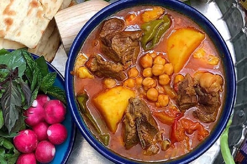 یک آبگوشت متفاوت از قم؛ طرز تهیه آبگوشت قنبید با گوشت و کلم قمری