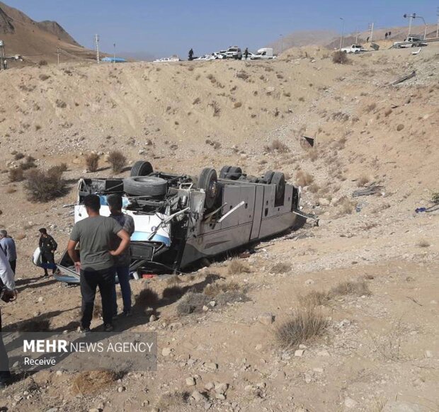 ۴ نفر در واژگونی اتوبوس در حوالی درمیان جان باختند