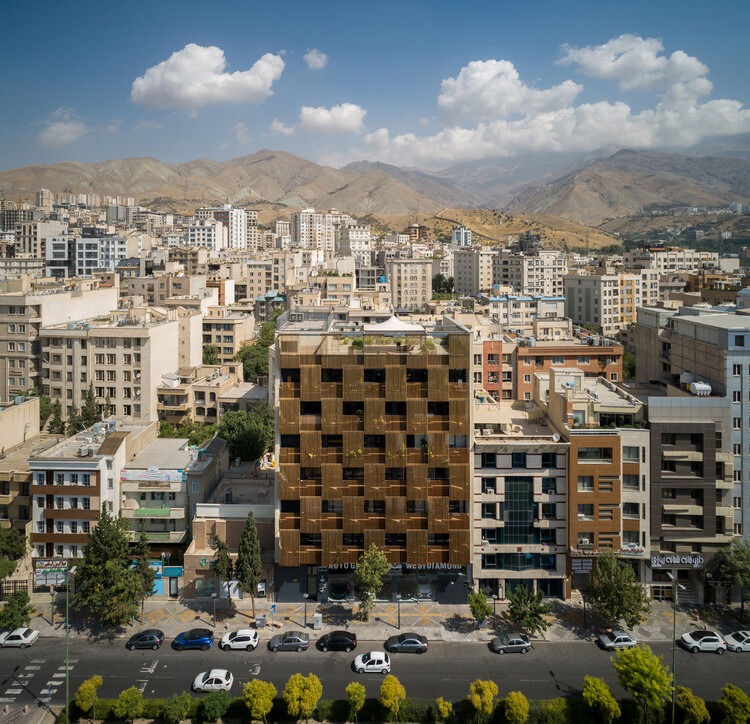 چرا سفید و طوسی دیگر انتخاب اول نمای ساختمان نیستند؟ بازگشت رنگهای گرم به معماری