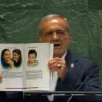 اهدای کتاب «به نام کمک» از سوی رئیس جمهوری به سران و مقامات جهان اهدای کتاب «به نام کمک» از سوی رئیس جمهوری به سران و مقامات جهان