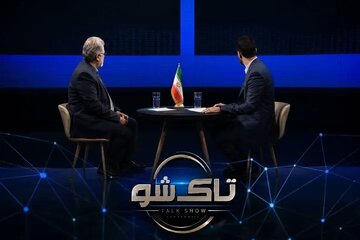 اینکه  هنرمندان در مصاحبه‌ها به جای پرداختن به مسائل هنری، پته یکدیگر را روی آب بریزند و دعوای خود را علنی کنند چه سودی برای مخاطب دارد؟