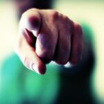 رمزگشایی از یک مشکل رایج اجتماع؛چرا یکدیگر را به آسانی قضاوت می کنیم؟ رمزگشایی از یک مشکل رایج اجتماع؛چرا یکدیگر را به آسانی قضاوت می کنیم؟