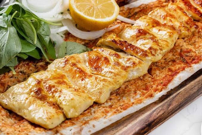 طرز تهیه جوجه کباب ماستی؛ راز جوجه‌های نرم و آبدار برای دورهمی‌های آخر هفته