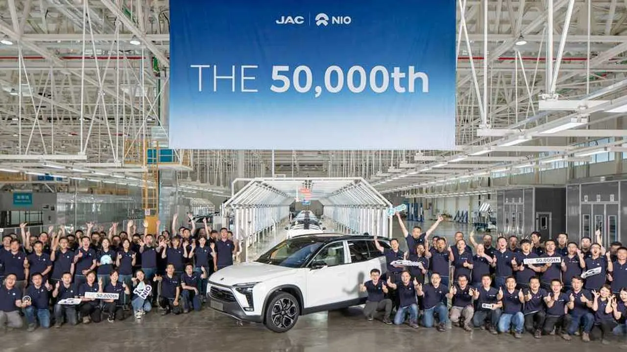 مازراتی چینی میشود؟ nio-s-50-000th-car