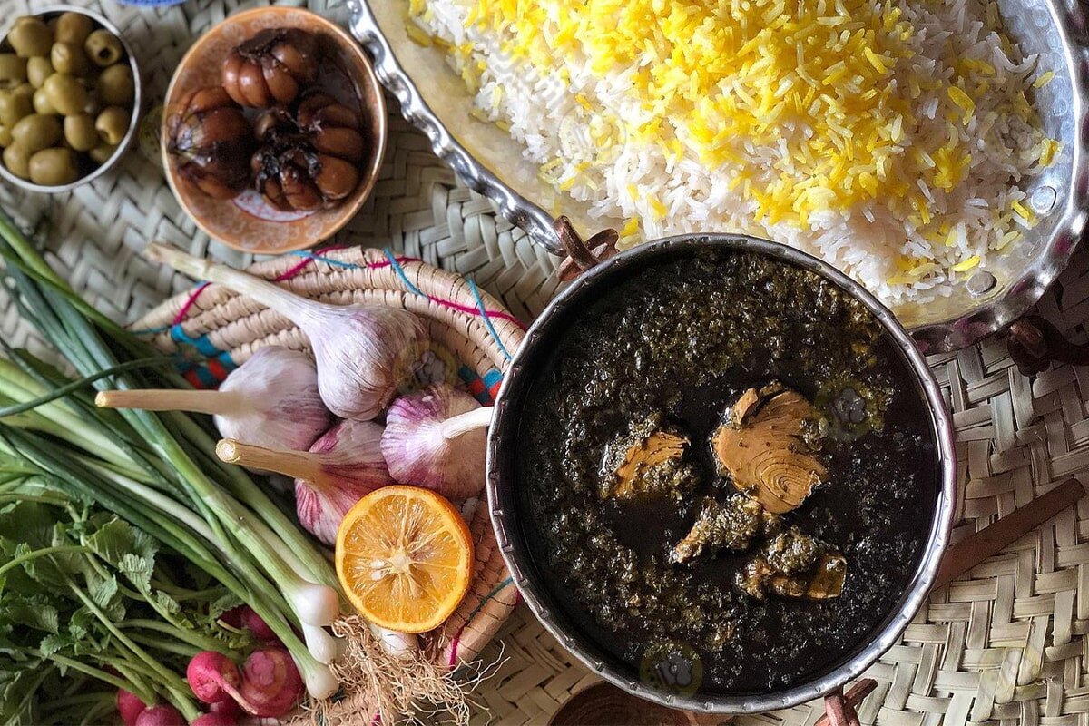 ماهی ندارید؟ قلیه را با تن ماهی درست کنید!؛ دستور یک غذای جنوبی خوشمزه