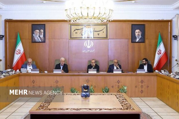 پزشکیان: برخی اماکن دولتی برای کاهش مصرف انرژی تعطیل می‌شوند