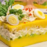کائوسا رِیِنا؛ ترکیب پوره سیبزمینی با آبلیموی تازه و فلفل آخی آمارِیو کائوسا رِیِنا؛ ترکیب پوره سیبزمینی با آبلیموی تازه و فلفل آخی آمارِیو