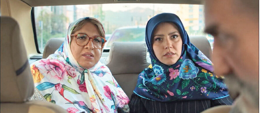 روزگار تلخی که لباس زنانه بر تن «رضا عطاران» کردن، خوب میخنداند!/ از ۹۵ میلیارد فروش هفته سینمای ایران، ۶۸ میلیارد سهم «خانوموالده» شد روزگار تلخی که لباس زنانه بر تن «رضا عطاران» کردن، خوب میخنداند!/ از ۹۵ میلیارد فروش هفته سینمای ایران، ۶۸ میلیارد سهم «خانوموالده» شد