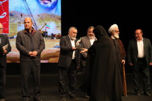 نکوداشت  شهید صنیع‌خانی همزمان با اکران «ایستاده در کنار تیمز»
